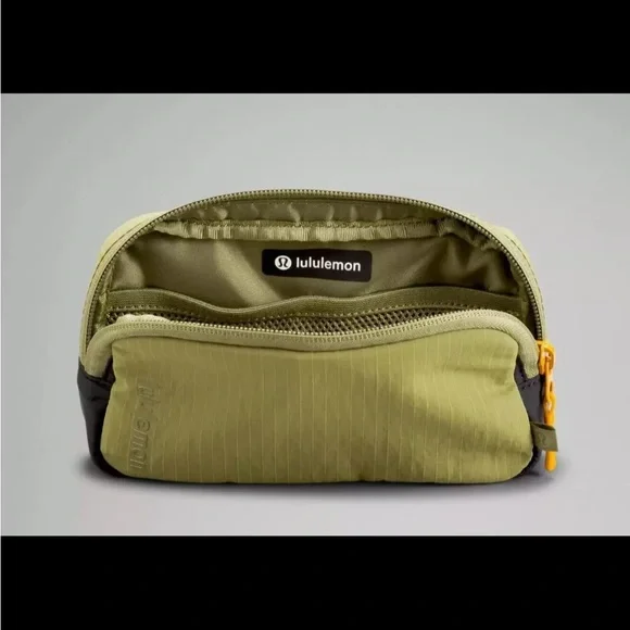 Lululemon athletica Green Mini Belt Bag 0.7L Unisex - Picture 2 of 6